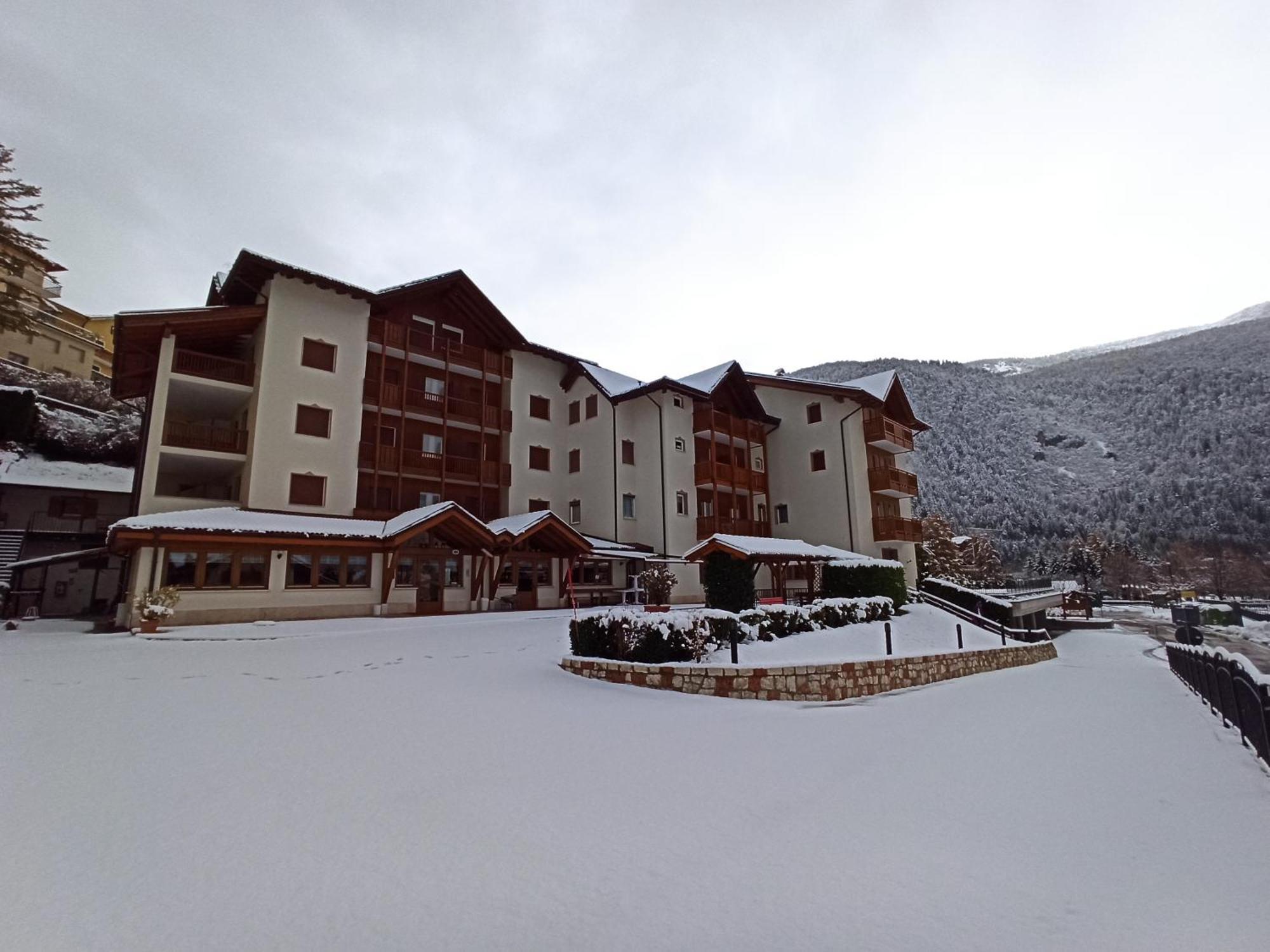 Hotel Zurigo Molveno Ngoại thất bức ảnh