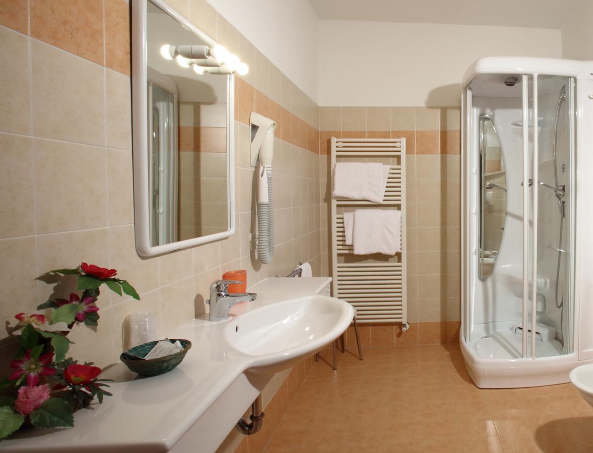 Hotel Zurigo Molveno Ngoại thất bức ảnh
